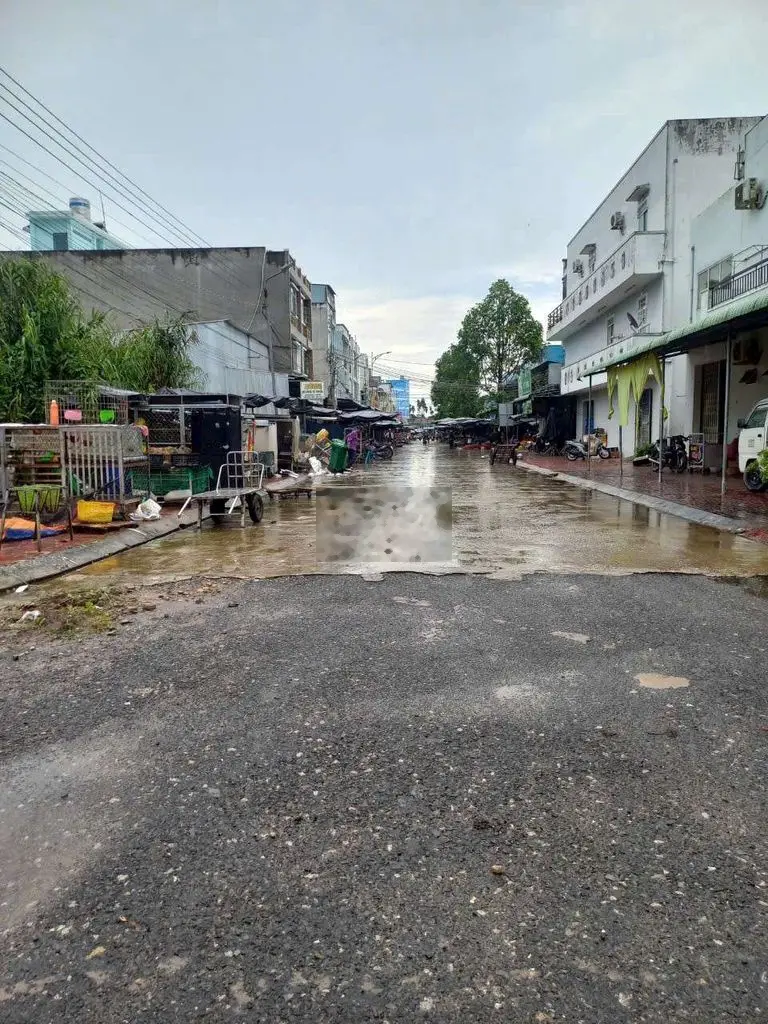 Cần bán gấp nền trung tâm thương mại kế sách