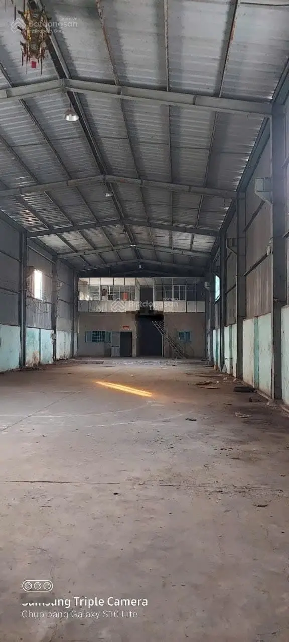 Bán xưởng mặt tiền đường xe container chạy