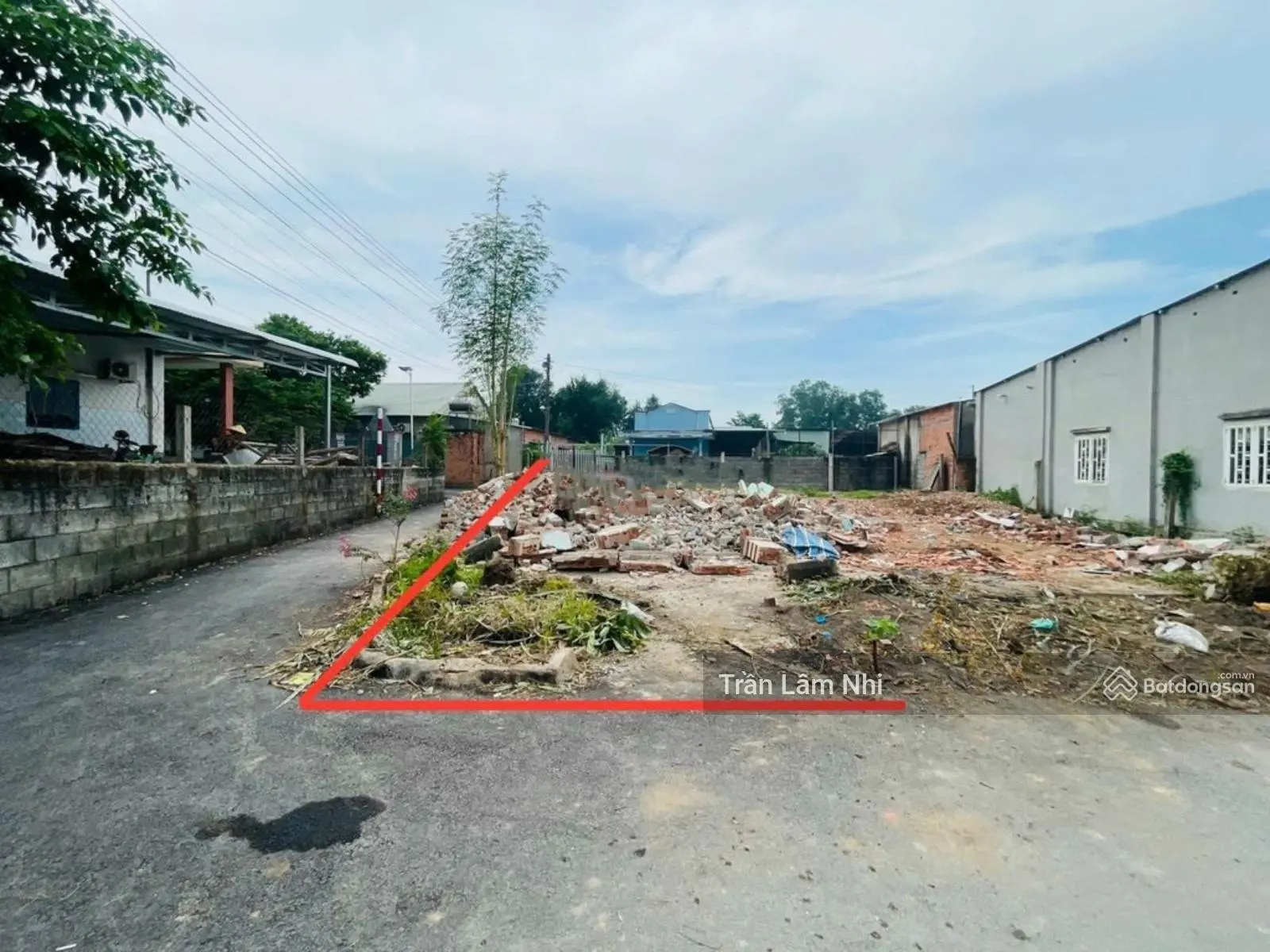 Kẹt tiền ngân hàng cần bán lại lô đất 2mặt tiền cuối đường Đồng Khởi, Tân Phong DT 110m2 thổ cư