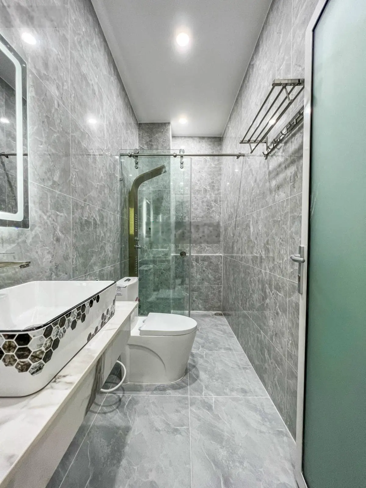 Bán nhà đẹp giá rẻ bình chánh 1 trệt 1 lầu 3 pn 3 wc giấy tờ sổ sách hợp lý đang cho thuê 7tr/tháng