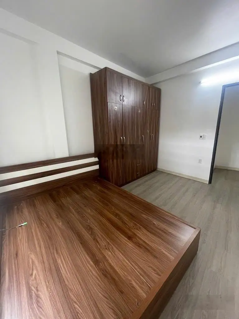 Bán nhà Phố Trạm Long Biên ô tô đỗ cổng DT 36m2, 5 tầng giá 5.4 tỷ, LH 0988009316 xem nhà ngay
