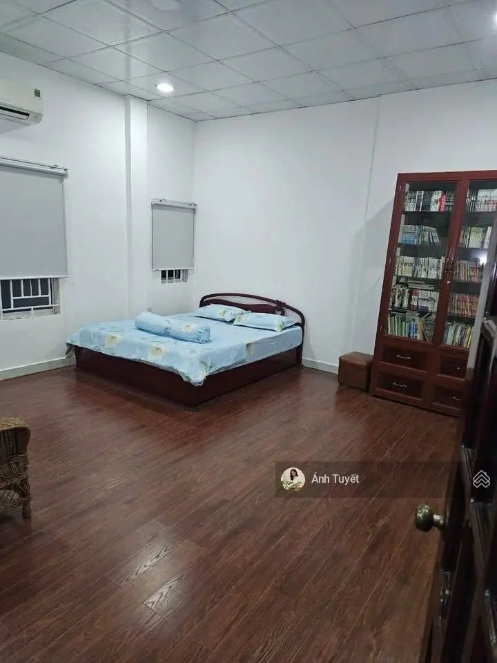 Chủ ngộp bớt giá 400 triệu nhà 1 Trệt 3 lầu Chợ Bình Chánh giá 700 triệu, SHR