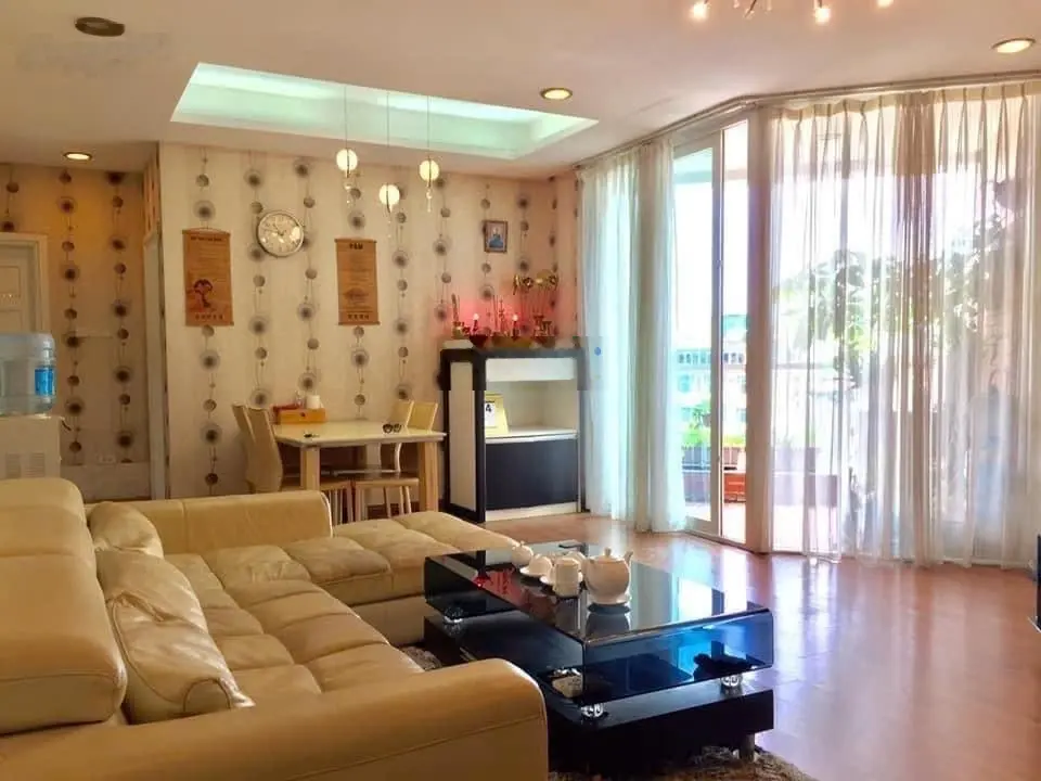 Chính chủ ủy quyền bán gấp căn hộ 3 phòng ngủ mặt đường Xuân Thủy, ban công Đông Nam siê thoáng mát