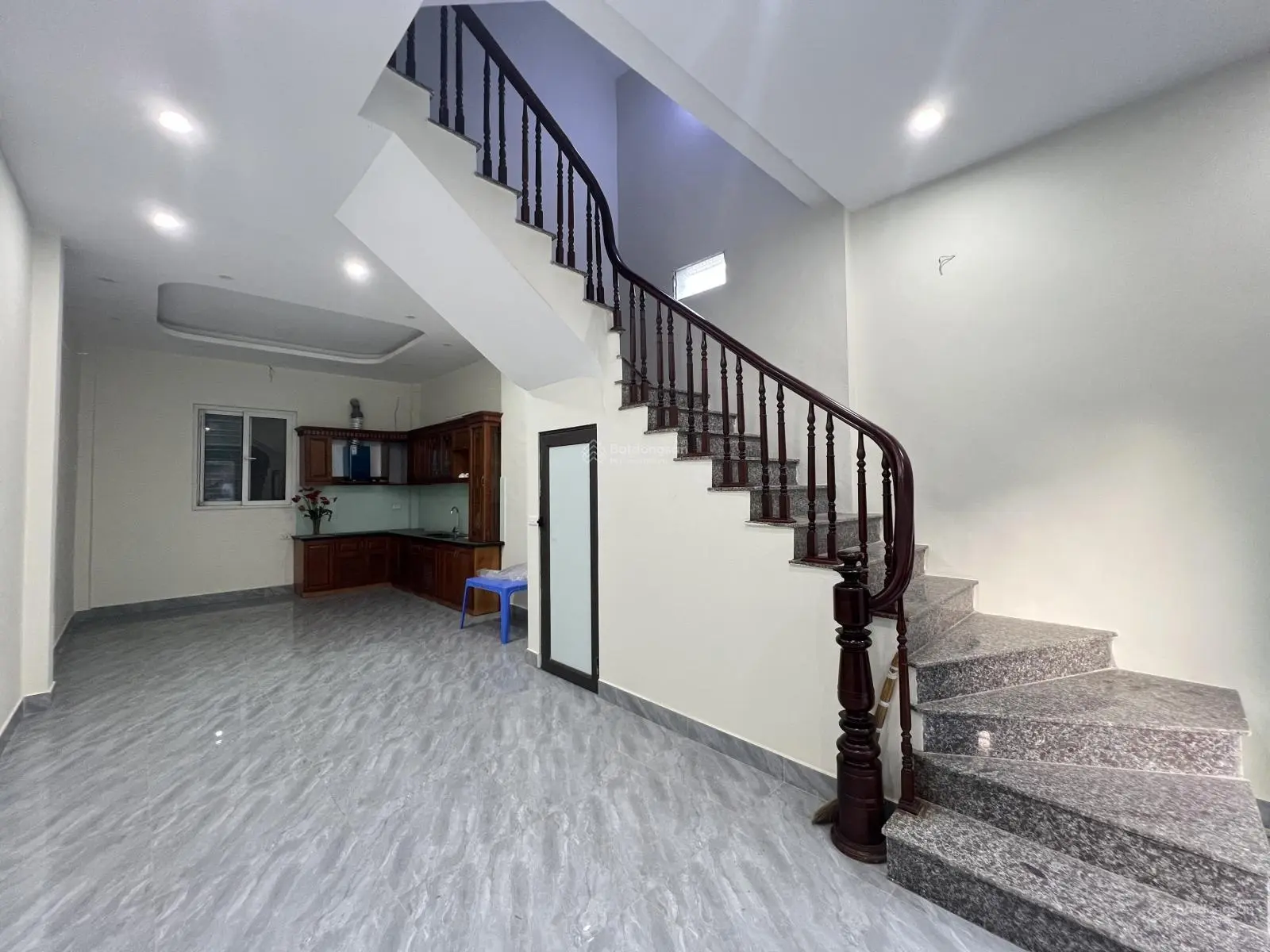 Bán nhà riêng dân xây 4PN, 3WC, 47,3m2, 5,79 tỷ tại Bát Khối, ô tô đỗ cửa