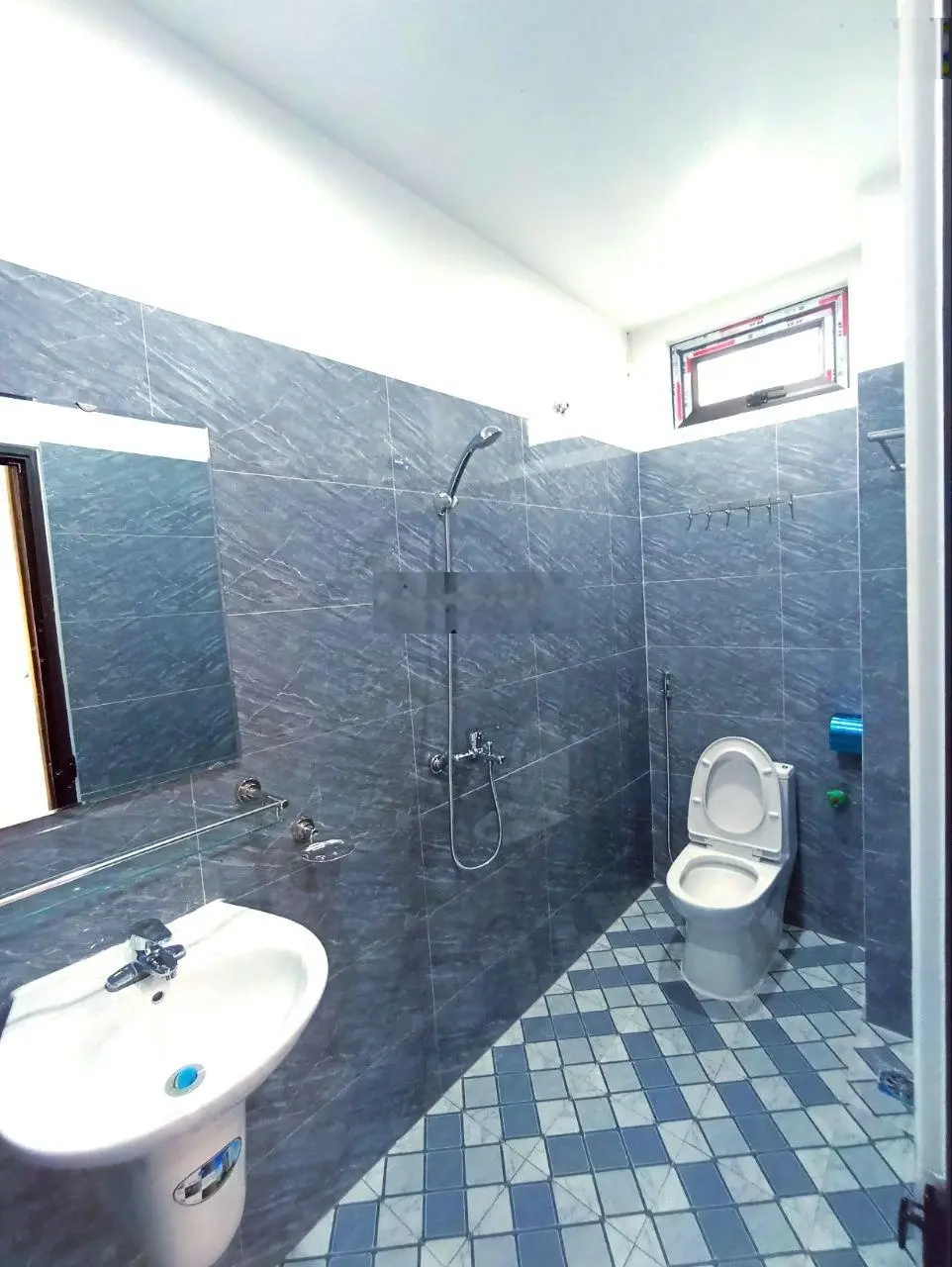 Biêt thự mini, 3 tầng, mặt tiền 6,69m, oto đỗ cửa,giá chỉ có 3,2 tỷ.