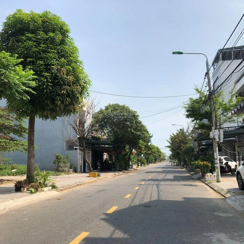 Chính chủ cần bán nhanh lô đường 10.5m khu Nam Hoà Xuân, hướng Đông Bắc, sạch đẹp.