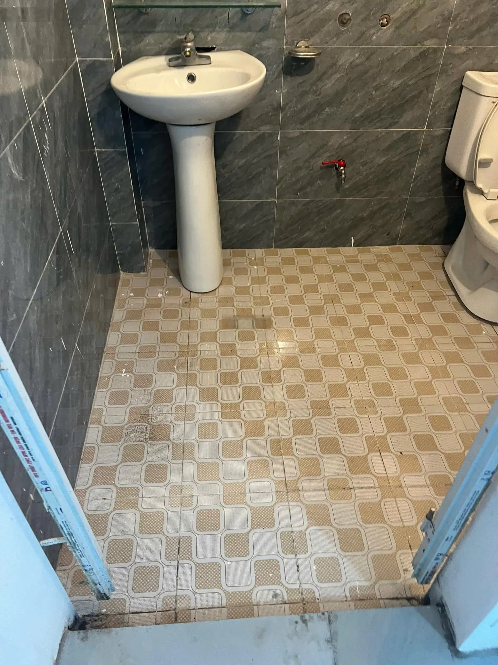 BÁN GẤP NHÀ RIÊNG 100M2, SỔ ĐỎ, CẤP 4 TẠI ĐẠI ĐỖ- QUẢNG THẮNG, TP THANH HÓA