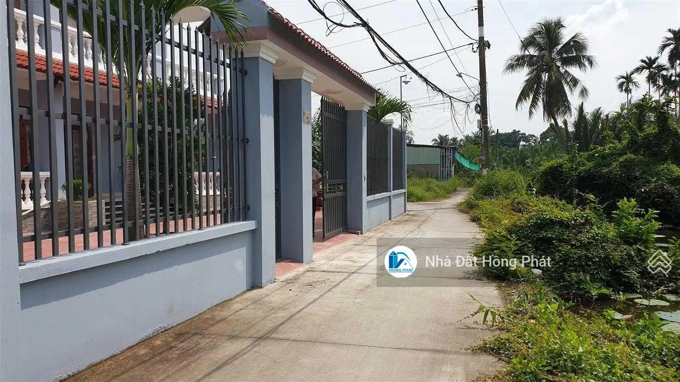 Cần bán gấp biệt thự vườn 20m * 22m, 2 mặt tiền, gần UBND xã Tân Nhựt - Bình Chánh