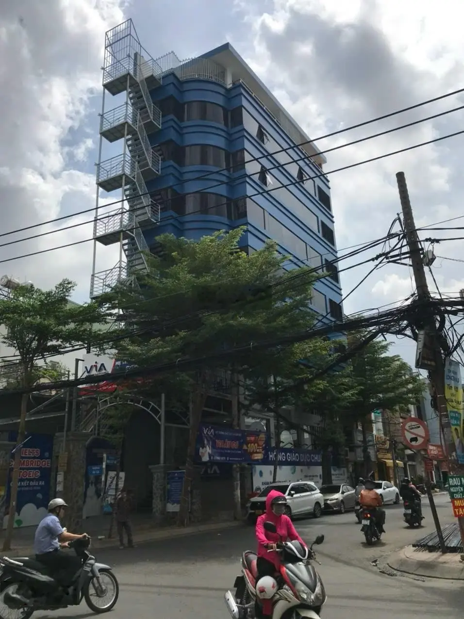 Tòa Nhà Góc 2 mặt tiền 710 Âu Cơ, P14, Q Tân Bình. DT: 6,5x25m hầm 8 lầu HDT 1,8 tỷ/năm. Giá 35 tỷ