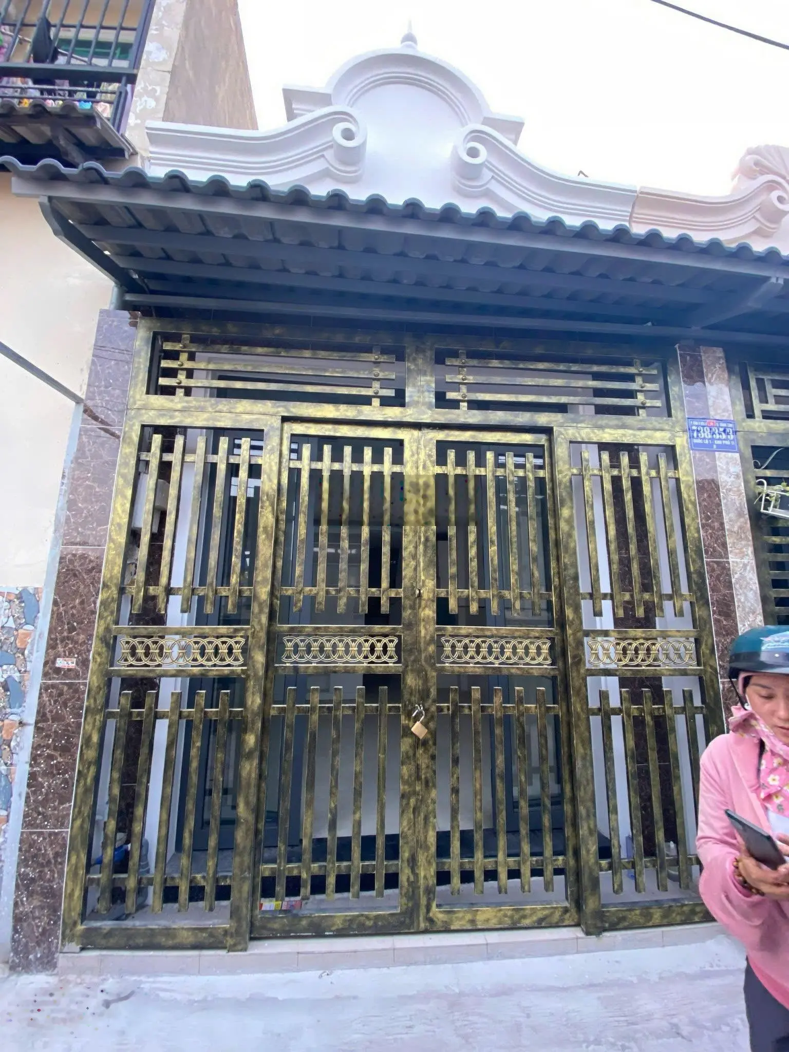 Chủ kẹt tiền cuối năm cần bán Gấp nhà như hình chỉ 1 sẹc xe hơi đậu trước cửa