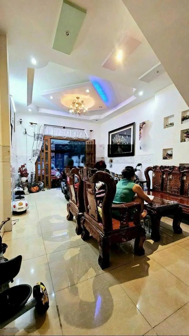 Nhà mặt tiền kinh doanh 4 tầng 4,2x22m2 Trường Thọ, Thủ Đức