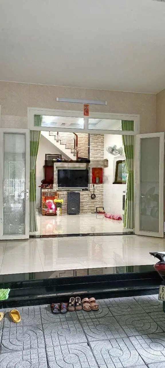 Bán gấp căn nhà tâm huyết rất đẹp ngay gần ga xe lửa dĩ an: 0933352944