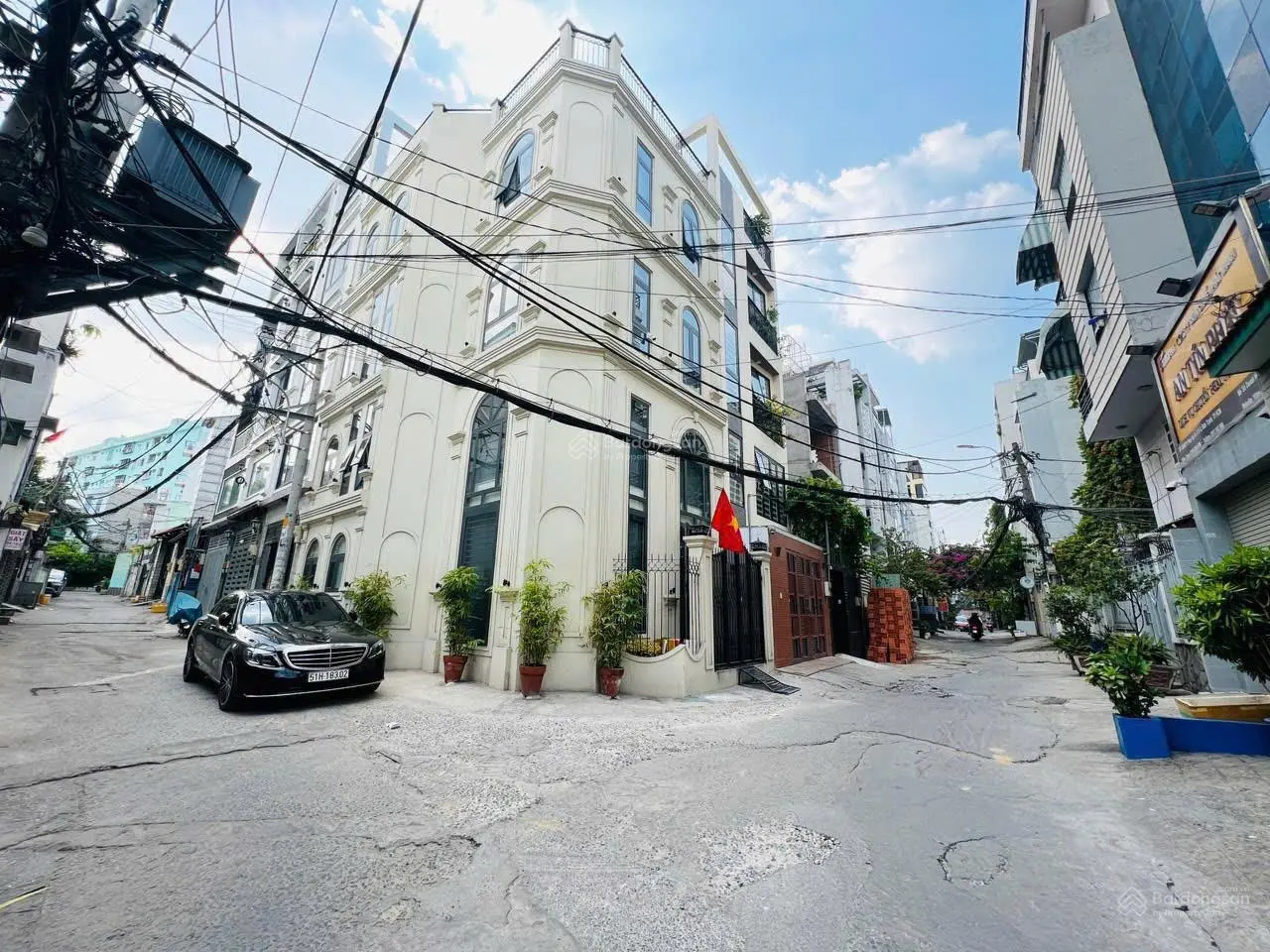 Cần bán gấp lô đất HXH 8m, ngay Phan Văn Trị - Phạm Văn Đồng DT 4,2x19m giá bán 9 tỷ bớt lộc