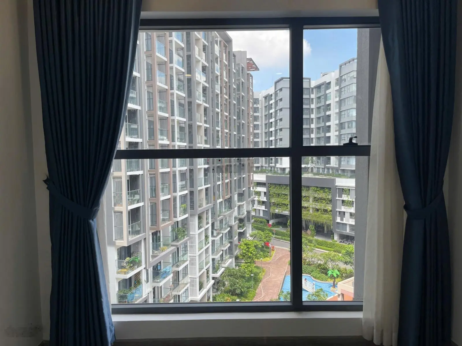 Bán căn 2PN 96m2 Diamond Brilliant, view hồ bơi clubhouse, giá 5.6 tỷ bao hết, NTCB, tầng đẹp