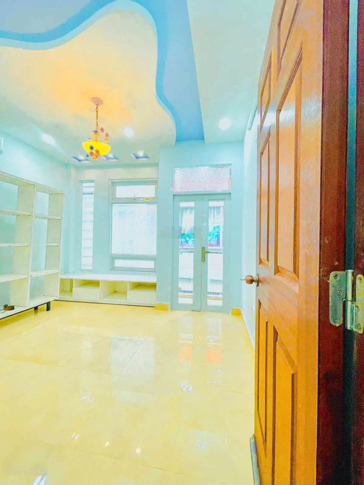 Bán nhà Hoàng Hoa Thám - HXH 7c - DTsd 205m2 - 360 Triệu/Y