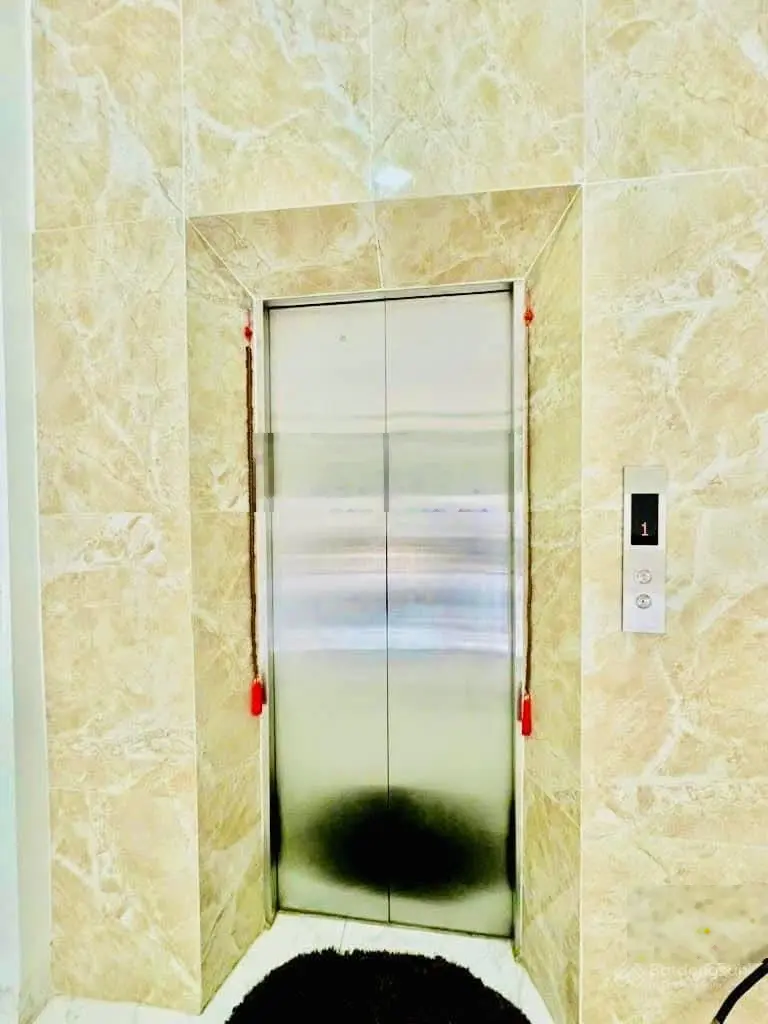 11.8 Tỷ - Long Biên phân lô, ô tô tránh, gara. DT 46m2 x 6 tầng thang máy 0963738356