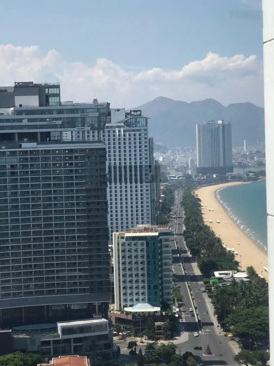 Bán 1 căn đẹp duy nhất to nhất 2 PN 2 WC có ban công, view xéo biển, nhìn toàn thành phố Nha Trang