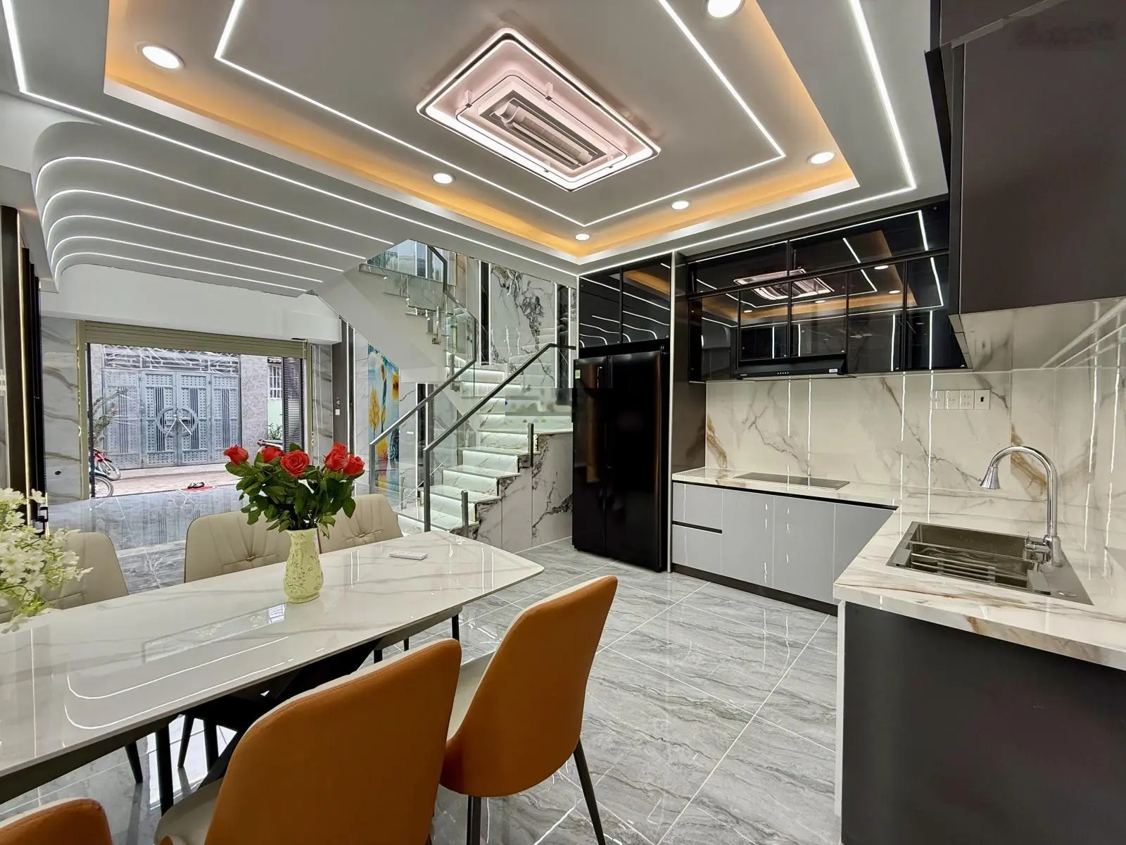 Nhà bên Chợ Hạt Điều, đường Dương Thị Mười, DT:4,5x13M, Lửng, 3Lầu, 4PN, Gara ô tô, Sân thượng, Q12