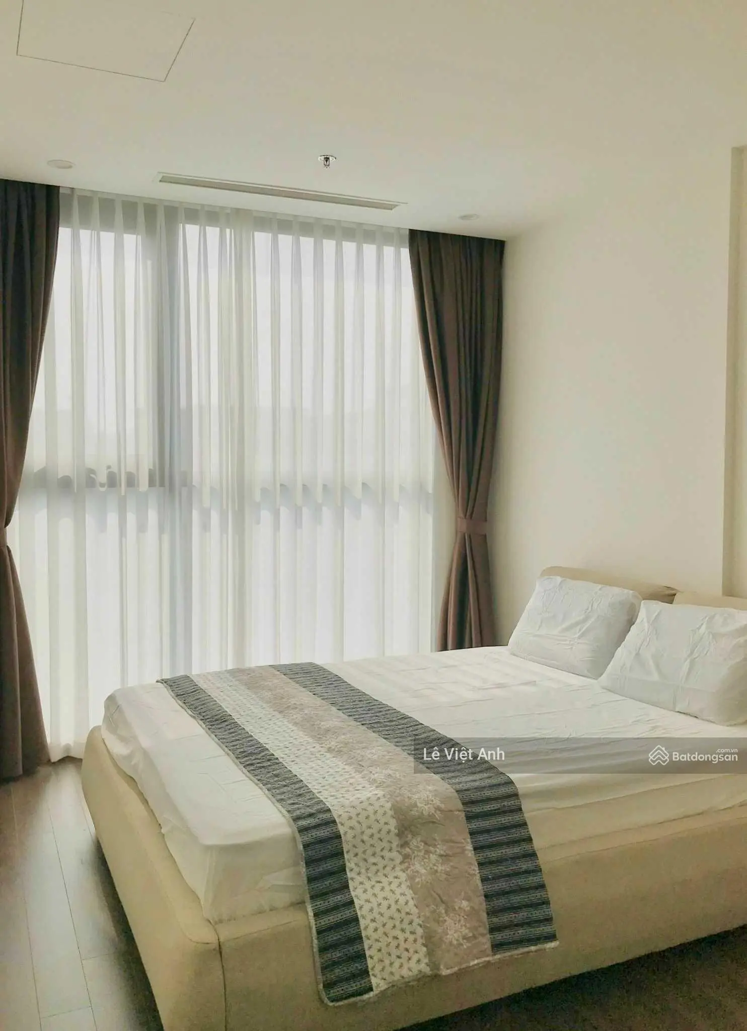 Bán căn hộ 2PN, 2VS - Vinhomes Symphony Riverside Long Biên, hướng Đông Nam, full nội thất hiện đại