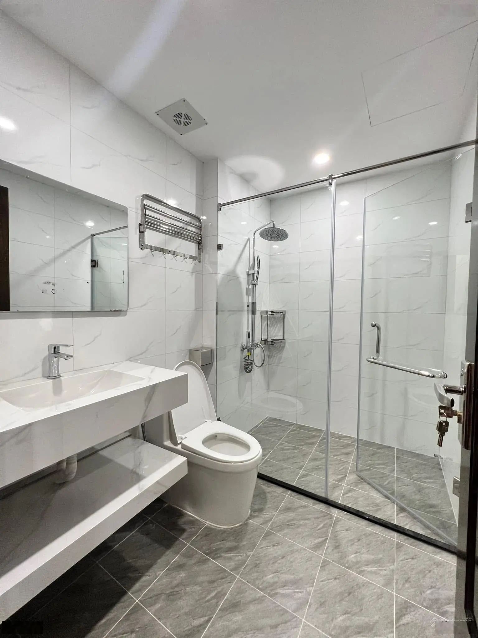 Em cần bán căn nhà 35m2 xây mới 6 tầng thang máy, mặt phố Hưng Phúc - Tam Trinh - Hoàng Mai