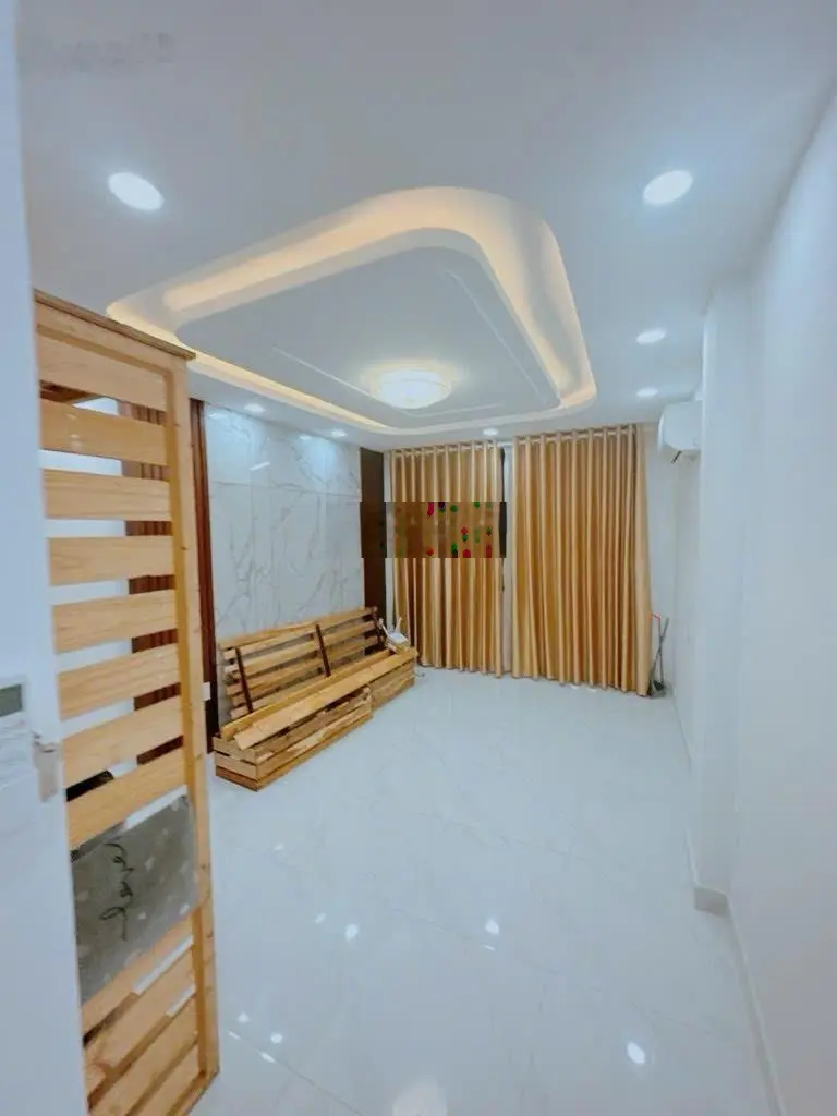 KẸT TIỀN CẦN BÁN NHÀ GẤP Ở PHÚ NHUẬN!! Nhà 3 lầu có sân thượng, tiện ích đầy đủ, Giá 6 tỷ xxx có TL