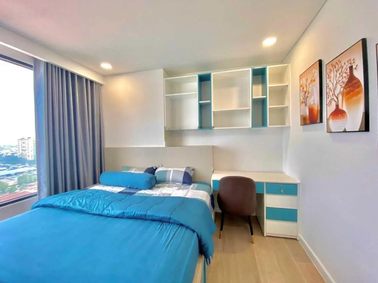 Cần bán gấp Oriental Plaza, Tân Phú, DT 82m2, 2PN, 2WC, giá 2.7 tỷ. LH 0899 874 *** Hữu Mão