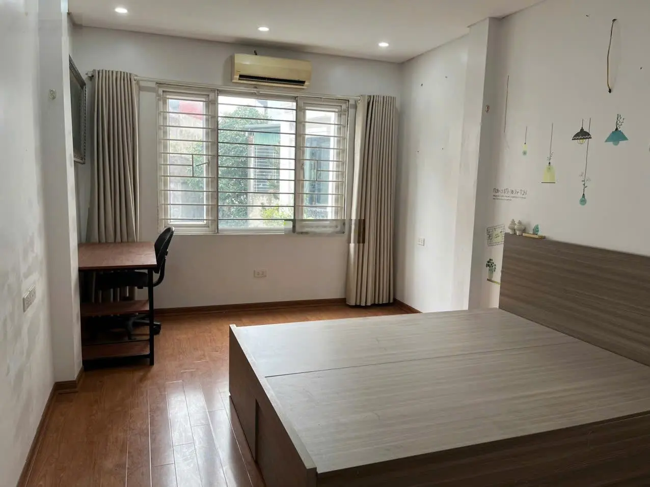 Bán nhà dân xây 30m2, sổ đỏ , lô góc . đường ái mộ , Bồ Đề, Long Biên, Hà Nội, giá 6,7 tỷ