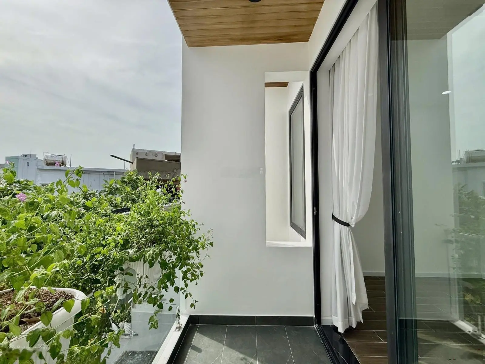 Cần bán gấp nhà đường Cư Xá Lữ Gia, Quận 11, DT 52M2, Giá 2,6 tỷ SHR, đang cho thuê 19tr/ tháng