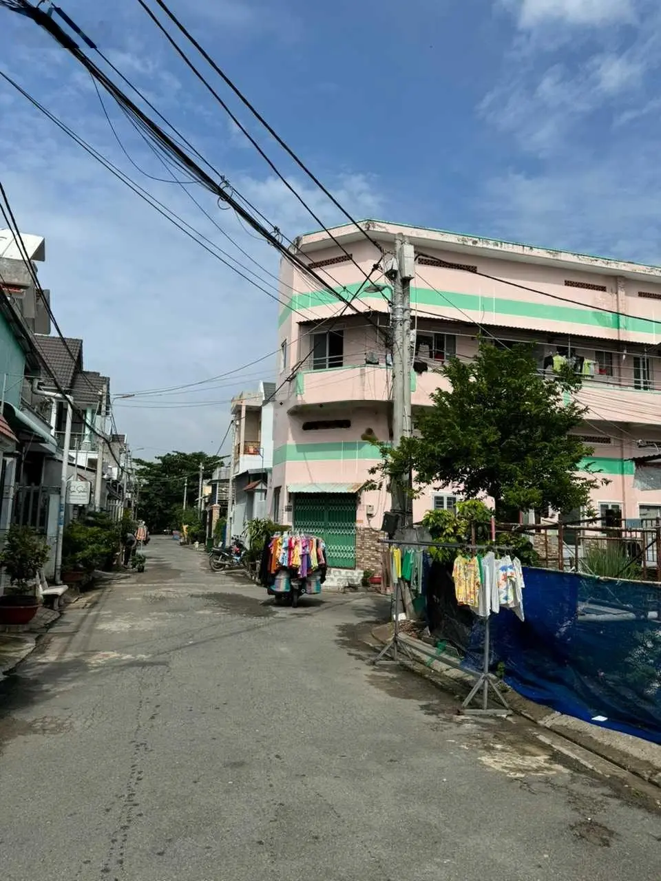 210,8m2 mt 13,5m.11phòng trọ,thu nhập 19tr/tháng. nhà hoàn công,khu dân cư hiện hữu.oto tận nơi