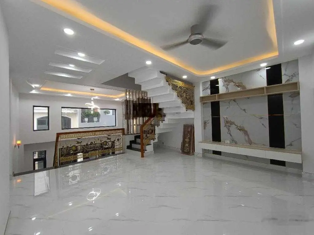 Nhà mới 3 tầng chưa qua sử dụng - gần chợ Bình Chánh, 80m2. SHR, Lh: 0394 000 ***