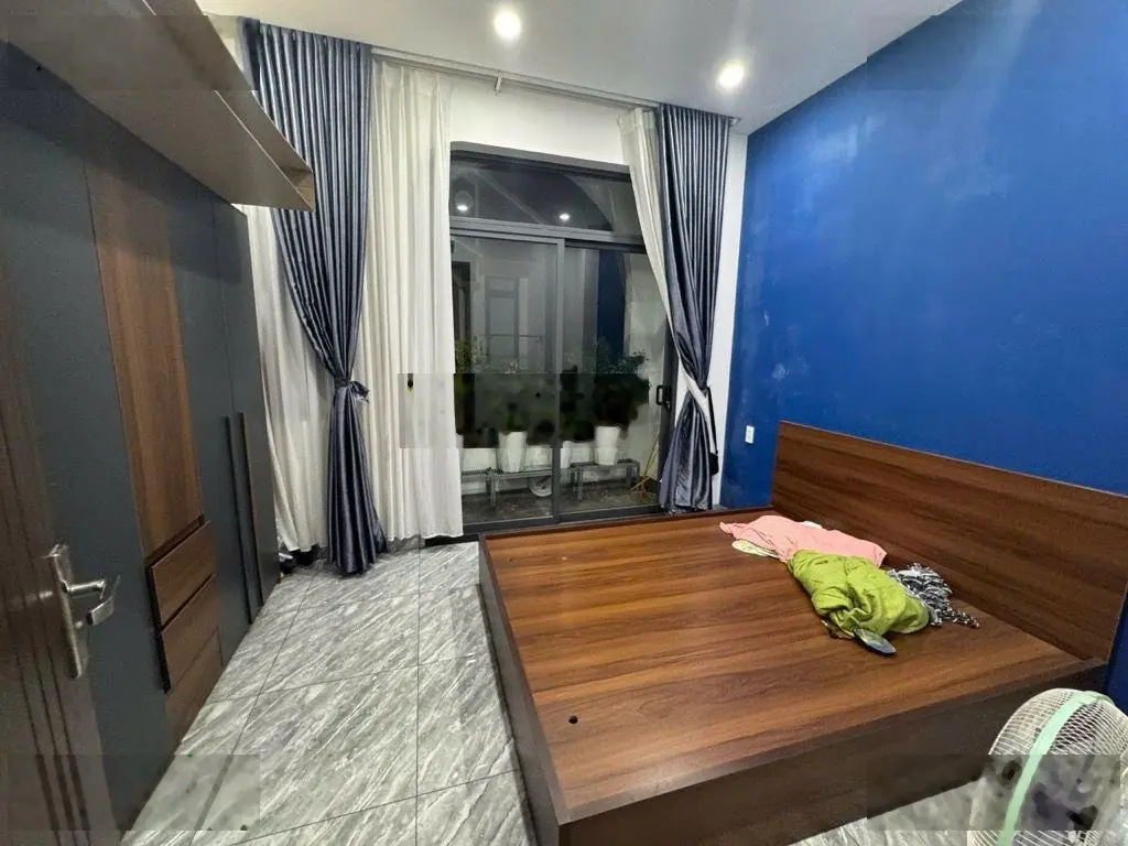 Bán nhà 3 tầng, đường 6 mét thông, diện tích : 50 m2. Giá 5 tỷ 650 thương lượng.