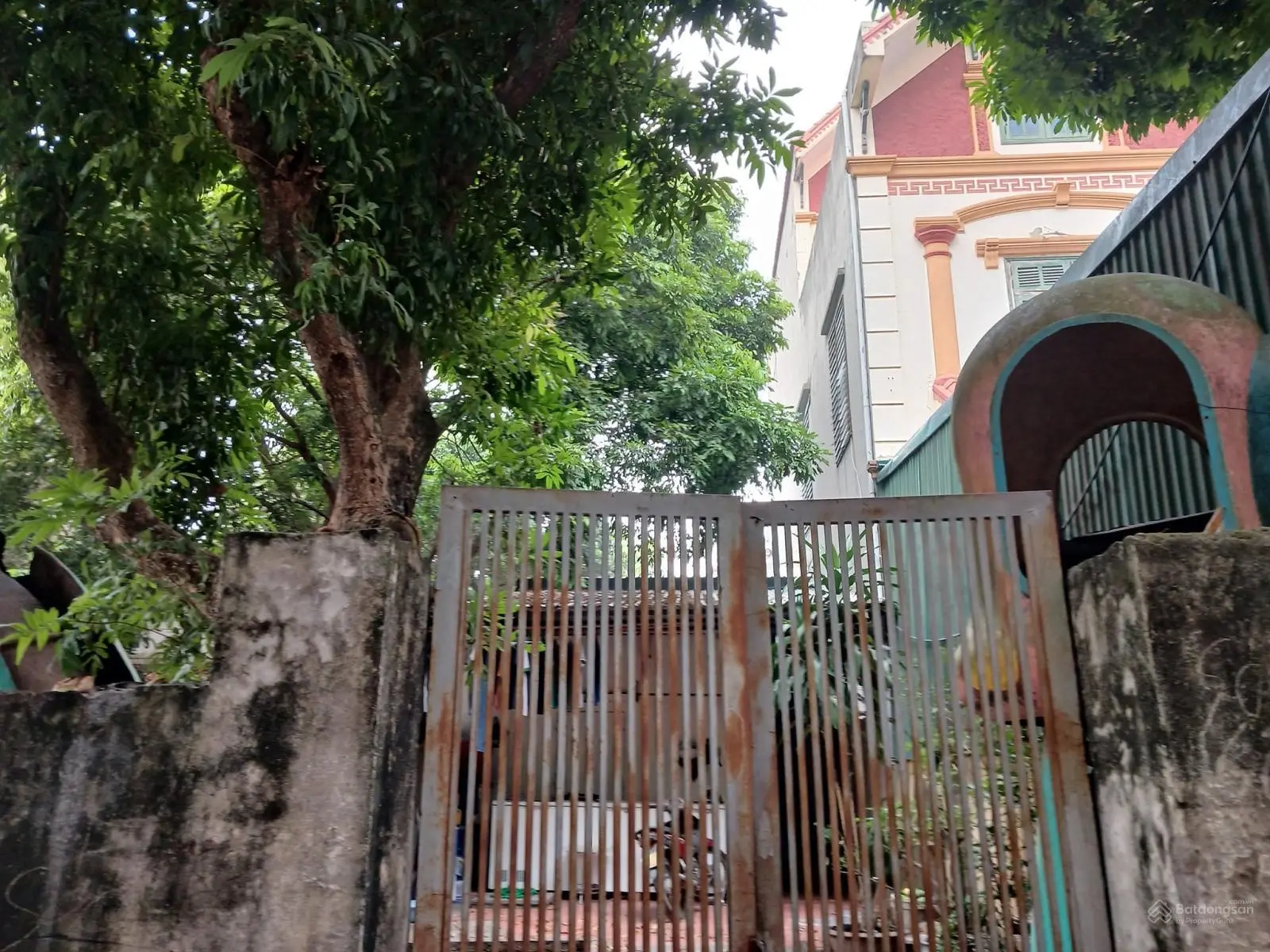 Nhà phố Thạch Cầu - Long Biên - nằm gữa cầu Chương Dương và cầu Vĩnh Tuy ô tô đỗ cửa