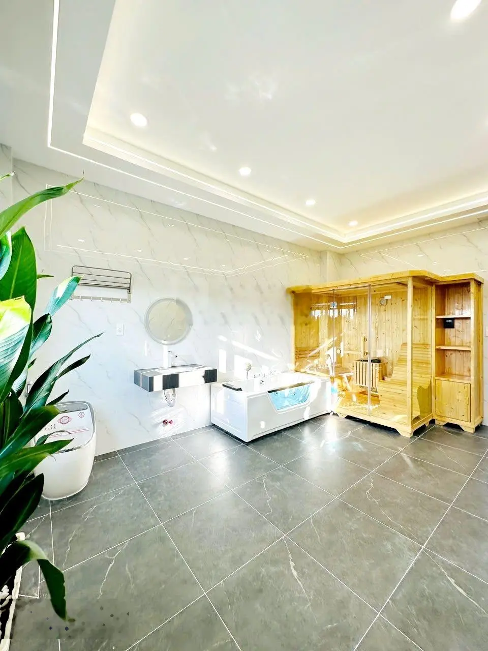 Nhà mặt tiền rạch, 4 lầu, Thạnh Xuân 24, Thạnh Xuân, Quận 12