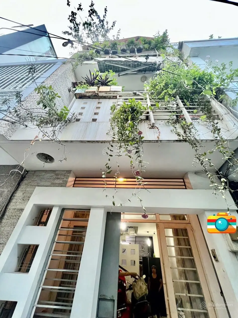 Qđường số q4 đường rộng 6m bao 2 chiếc taxi 7 chổ ra vào