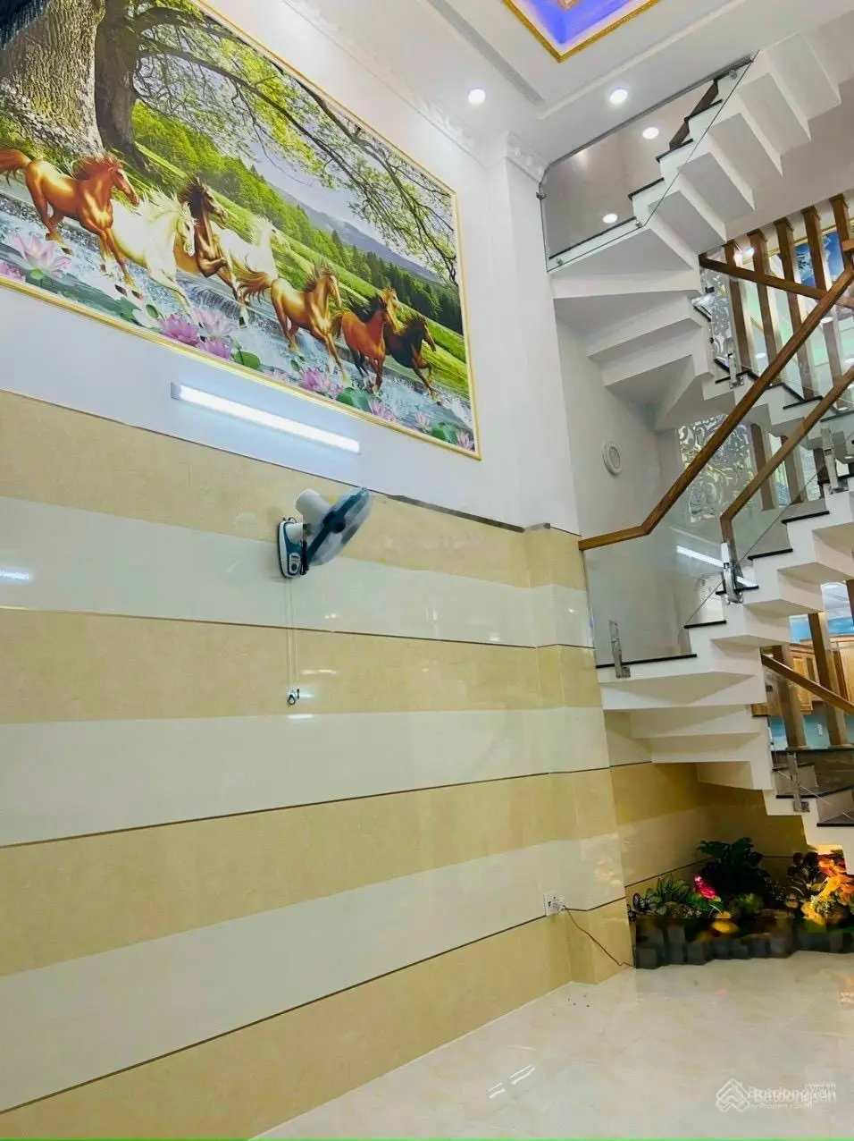 Bán nhà 1 sẹc Lê Văn quới hẻm thông 8m. DT ngang 4,2x15m đúc lửng 3 tấm hẻm xe hơi giá 5tỷ2