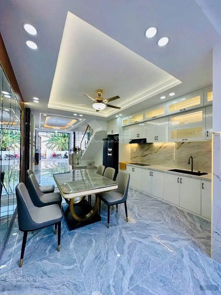 Bán nhà mới 3 lầu ngay Trung tâm TP Thuận An, 65m2 giá 2ty490. Dân cư đông đúc, ngay chợ