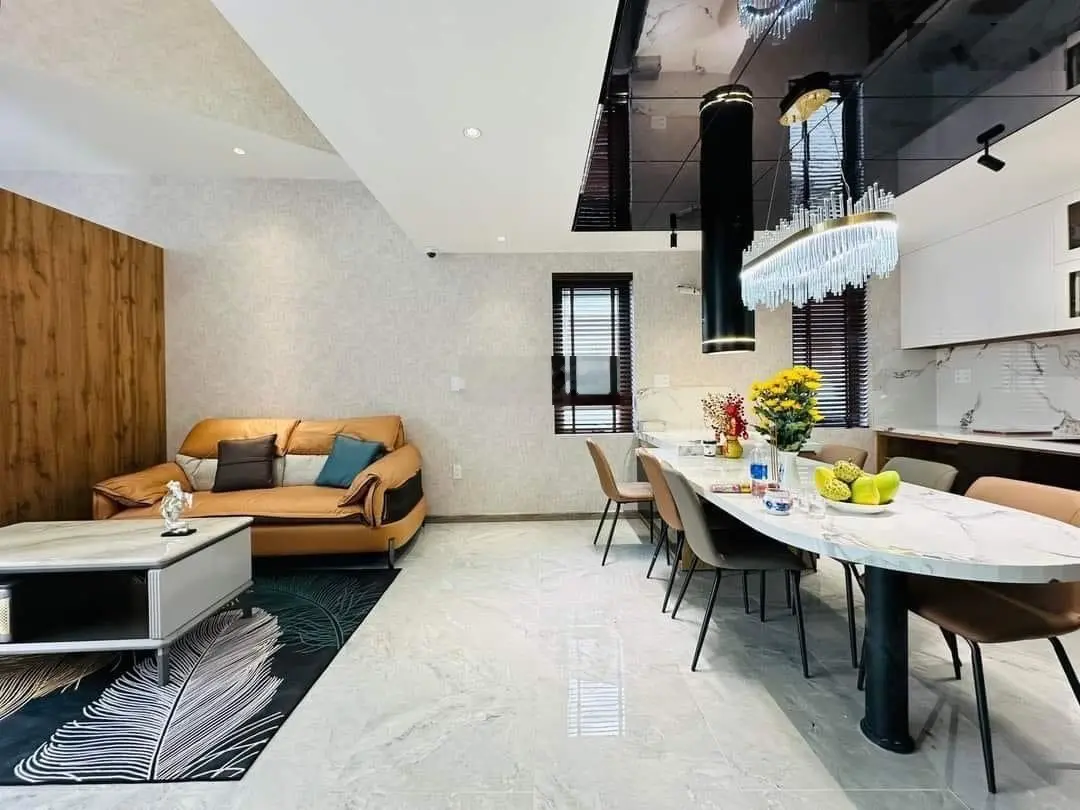 Căn duy nhất - hàng hiếm! Nhà Cách Mạng Tháng 8, P. 11, Q. 3, DT: 90m2,giá 3 tỷ 650 Sổ hồng riêng