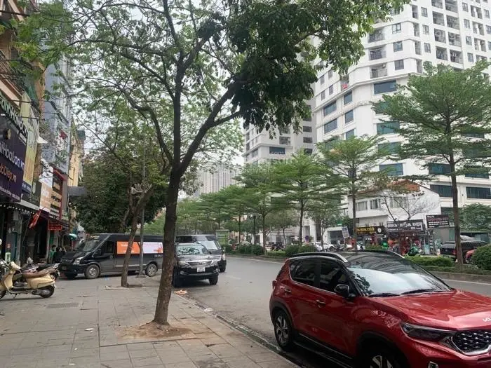 Chủ cần tiền bán gấp nhà - mặt phố trung kính 160m x mt6.6m - vỉa hè đá bóng - vị trí đẹp nhất khu