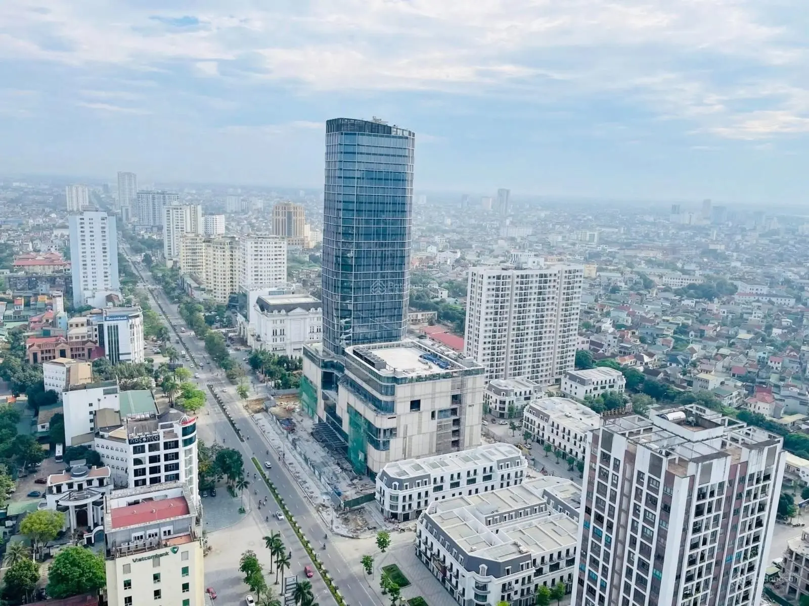 Độc quyền căn góc hoa hậu trái tim vinh