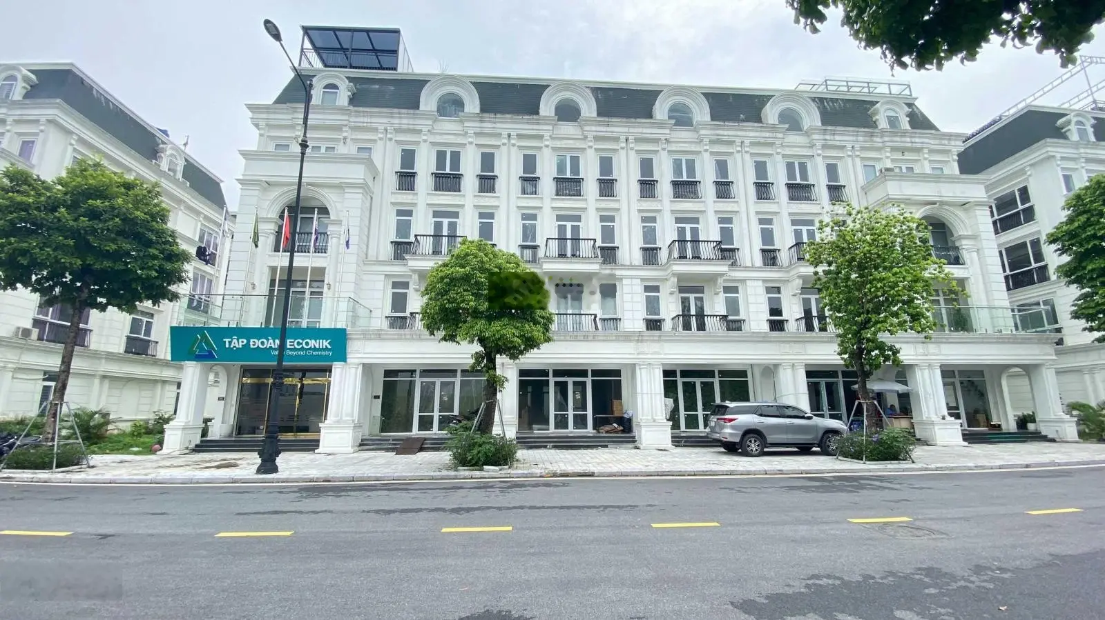 Cần bán nhanh căn Góc Shophouse đường 21,5m Louis City Đại Mỗ liên hệ: 0988 000 ***