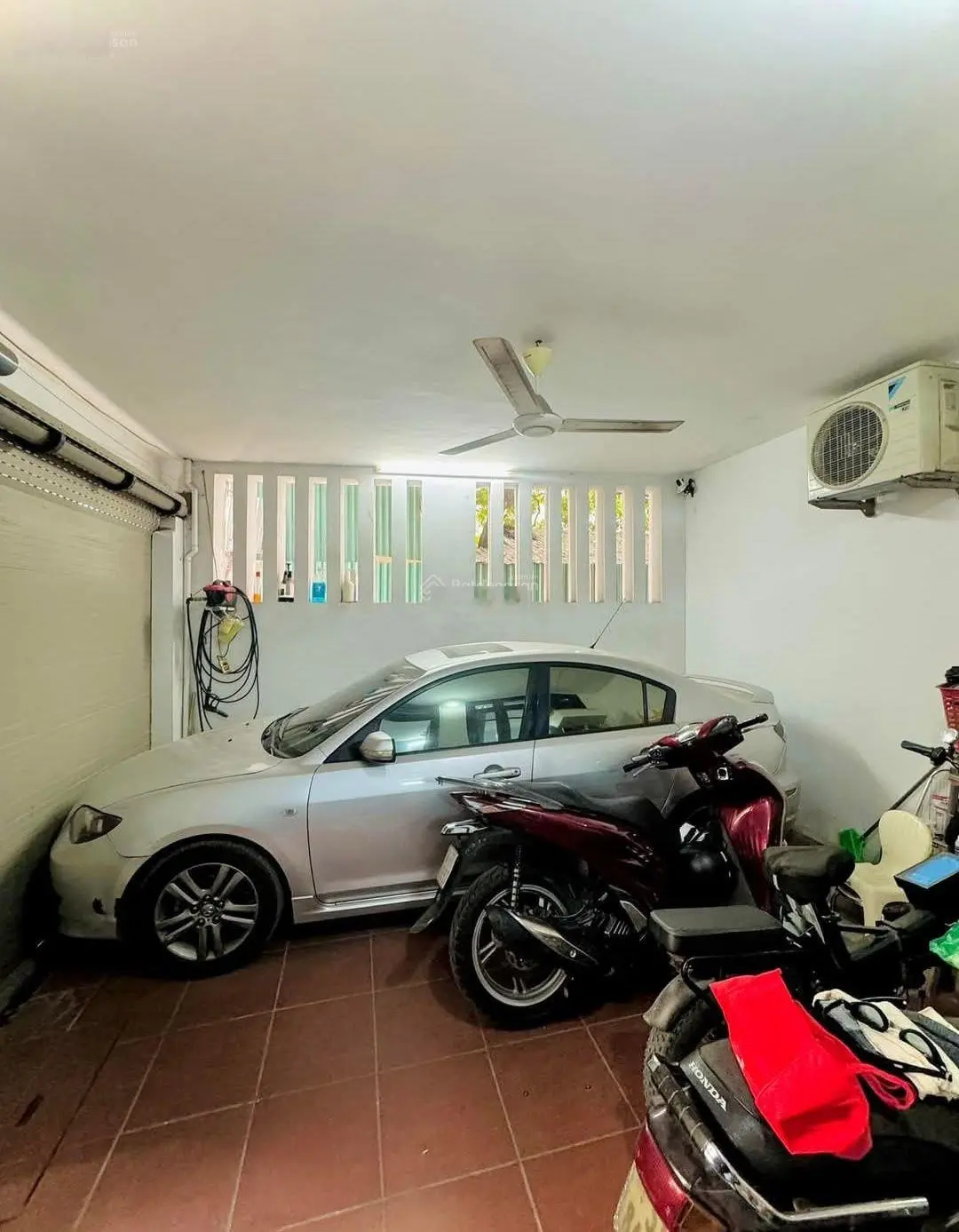 Hot, cắt lỗ bán nhà 5 tầng phân lô ô tô tránh Vũ Tông Phan diện tích 65m2 giá 12 tỷ