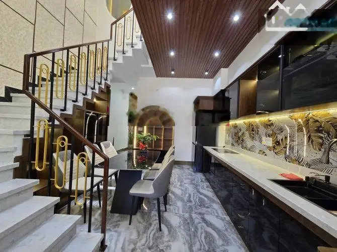 Bán nhà Lạc Long Quân, P10, Quận 11. SHR, pháp lí chuẩn