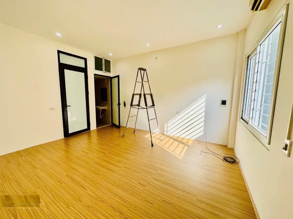 Bán nhà 5 tầng đẹp phố Âu Cơ, Tây Hồ, Dt: 30m x 5 ầng, mặt 4,3m - Giá: Nhỉnh 5 tỷ