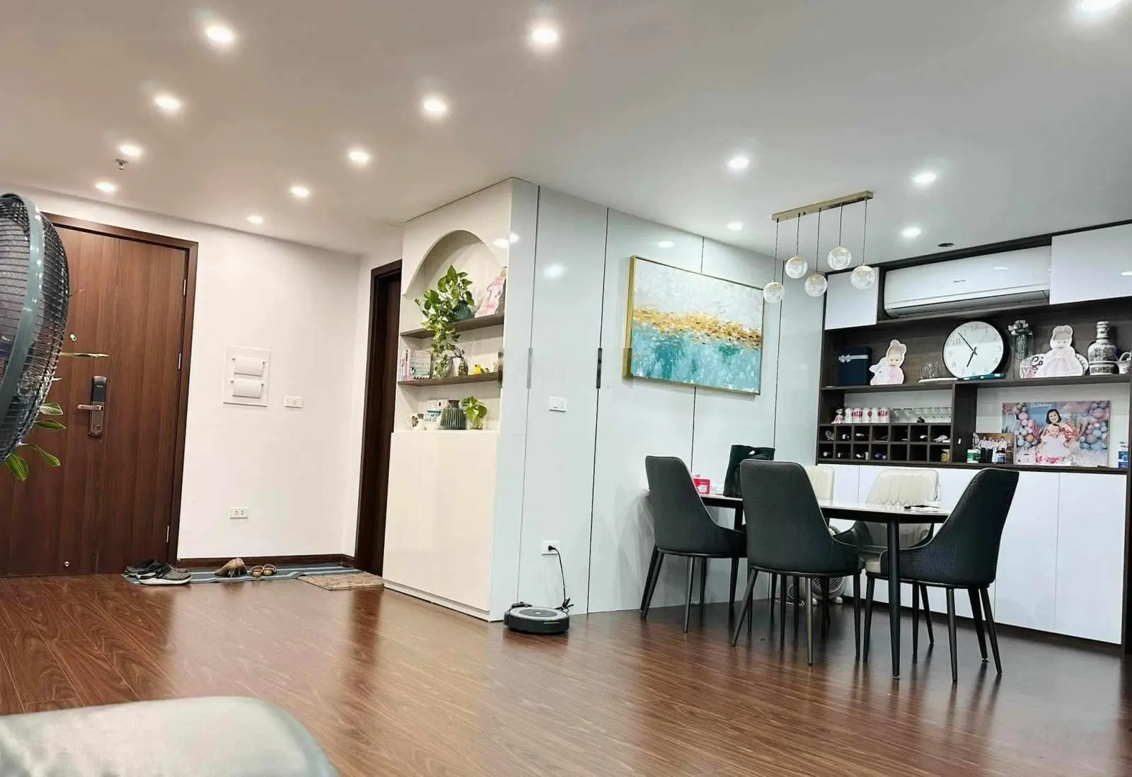 Cần tiền bán gấp căn Vinaconex 2 - Kim Văn Kim Lũ, S = 107m2, 3PN, 2WC, giá 5.56 tỷ. LH: 0985 232 ***