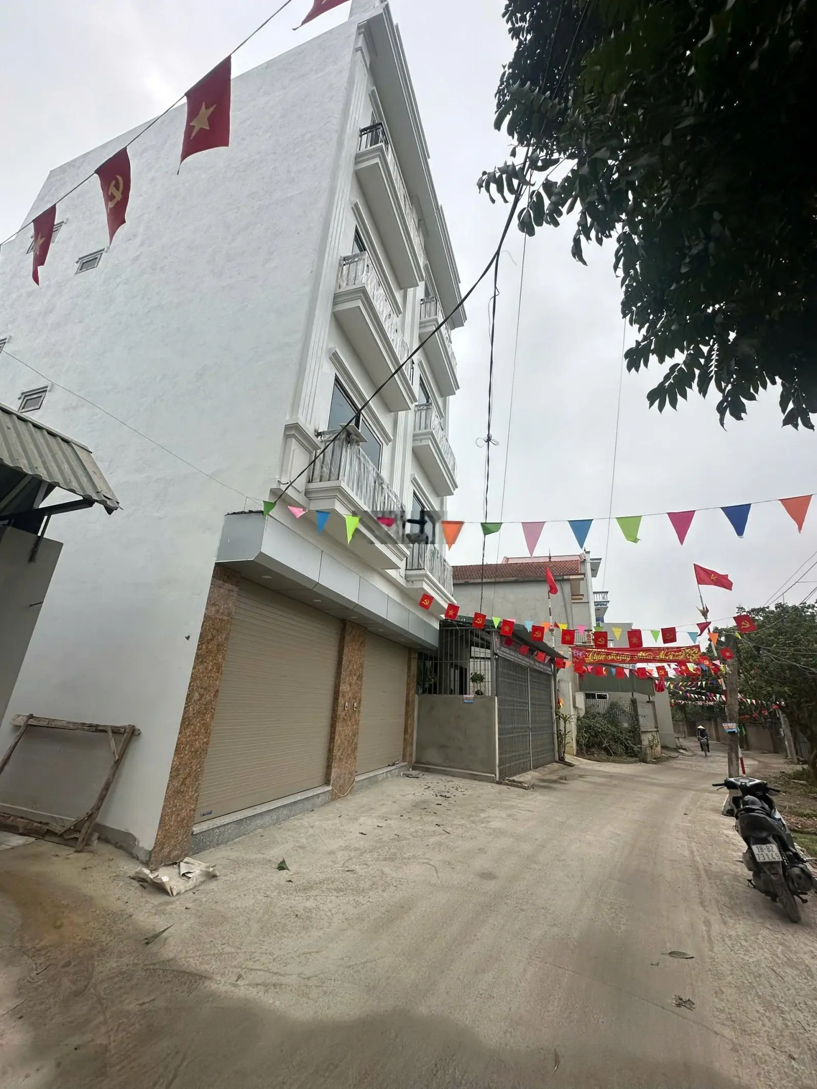 Cực hiếm Ôtô đỗ cửa, rộng thoáng. 43m2*4T Phụng Châu. Ở sướng, Đầu tư chắc thắng. Giá chỉ 3,1x tỷ