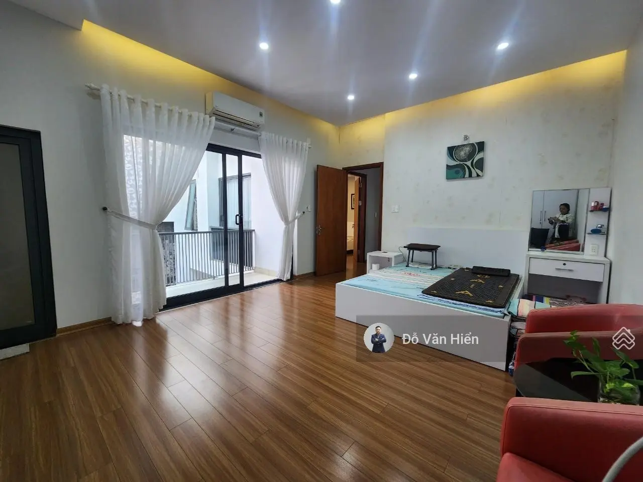 Nhà đẹp 2.5 tầng 3 mặt thoáng, mặt tiền 10m, gần cầu Tuyên Sơn, cách biển chỉ 600m