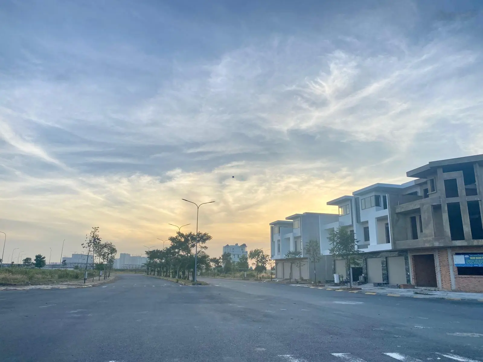 Đất ngộp Long Hưng 2 mặt tiền! Kẹt tiền cần bán nhanh, 100m2, bao thuế