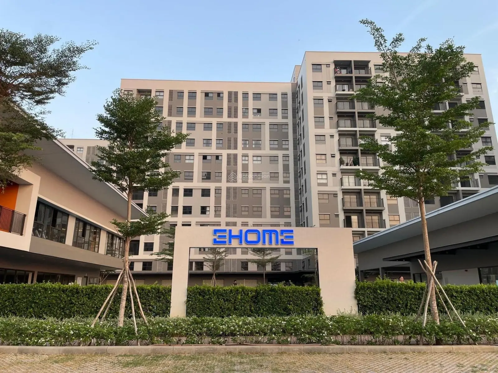 Cần bán căn hộ Bến Lức Ehome Waterpoint giá 1,02 tỷ, tiện ích hồ bơi, gym, TTTM. LH 0906 499 ***