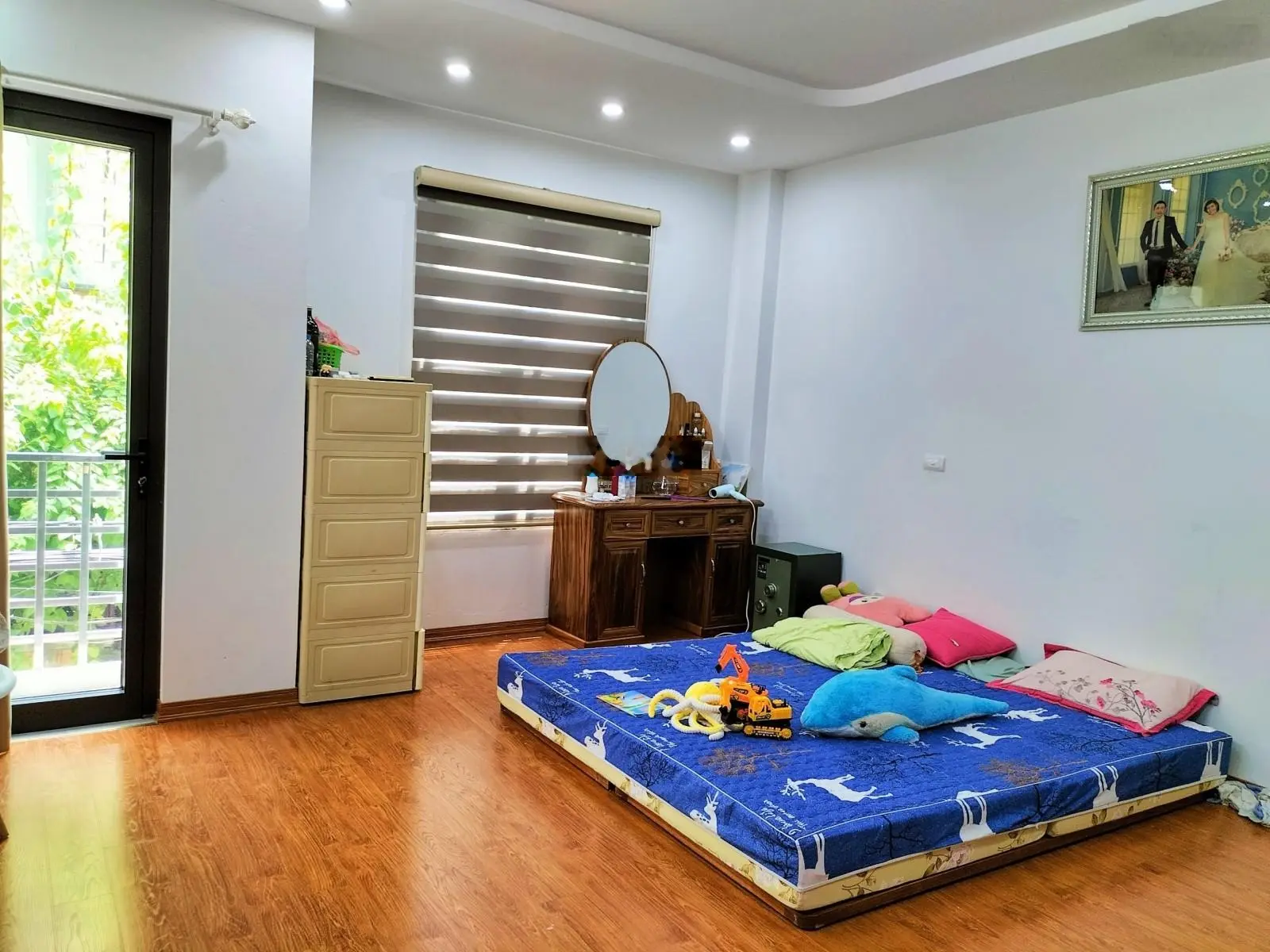 Bán gấp nhà phố Hoàng Cầu 42m 4 tầng mặt tiền 3,8m hơn 7 tỷ ôtô đỗ cửa KD