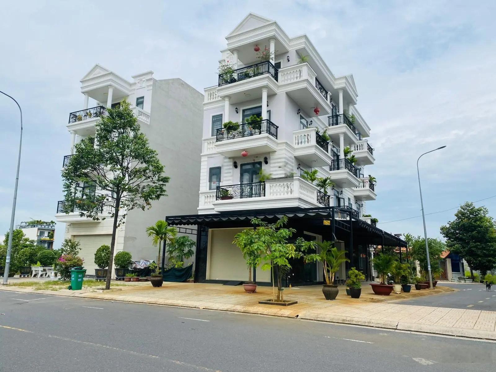 Lô đất 2 mặt tiền đừơng lớn 21m khu 4,5 Long Hưng City cần bán gấp 31tr/m2